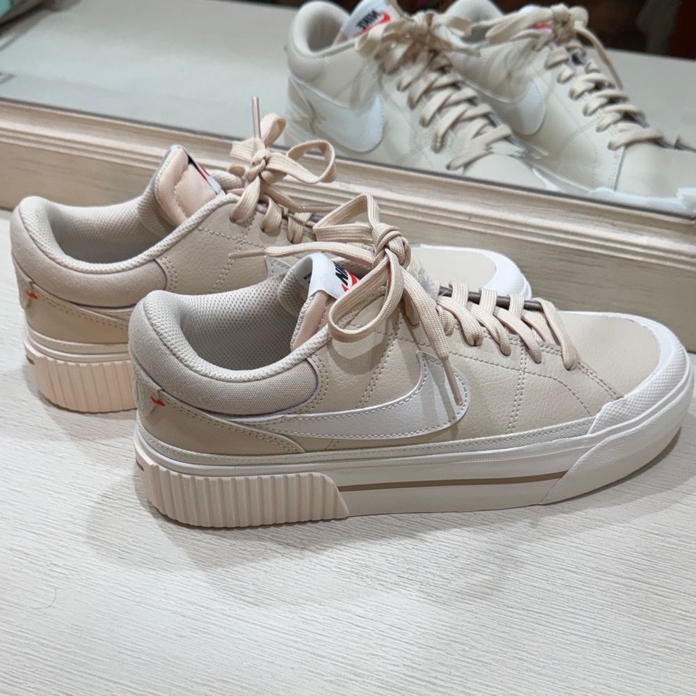 Nike Women's Tan Sneakers
